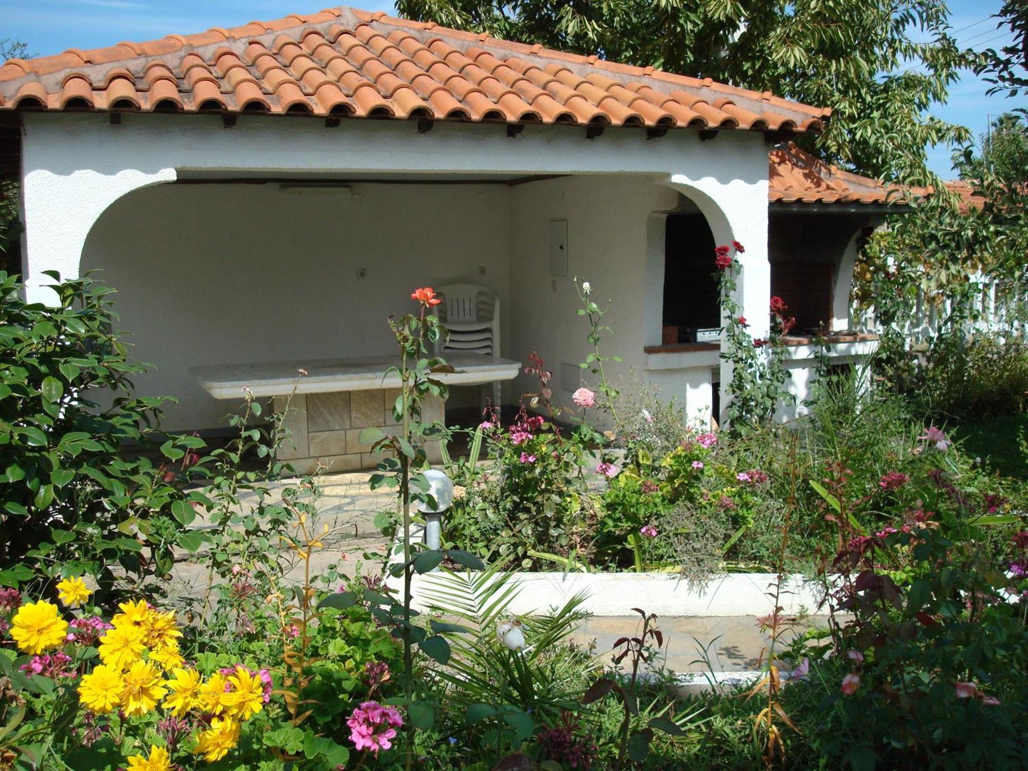 Villa Tonia Apartments Сарті Екстер'єр фото