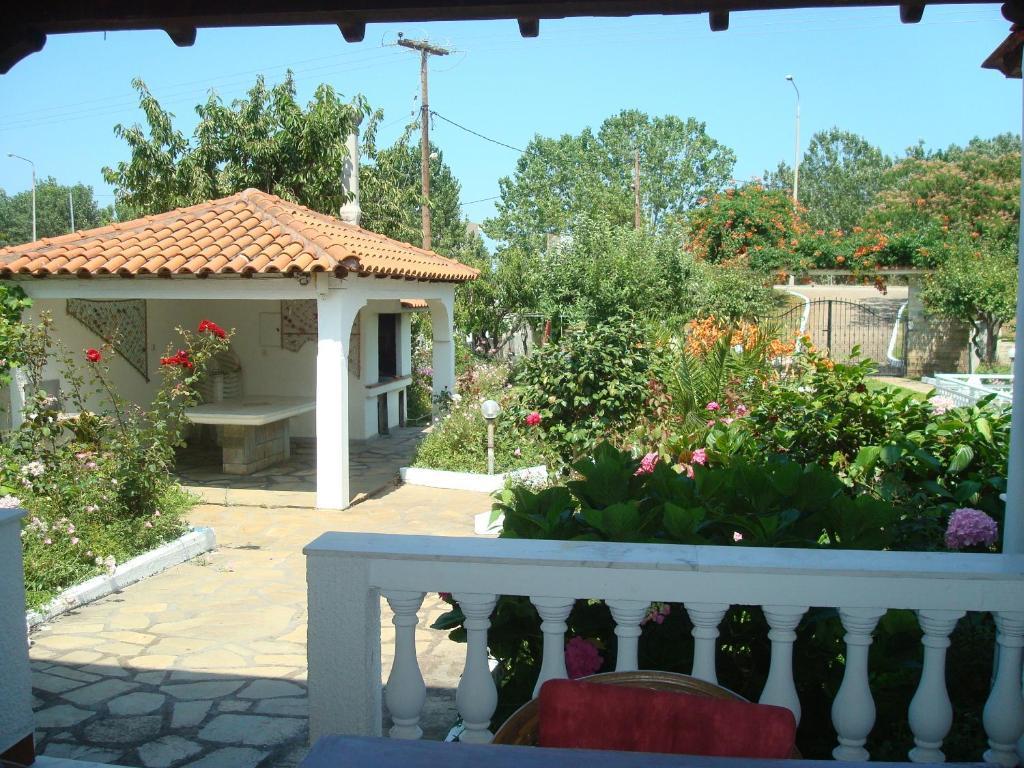 Villa Tonia Apartments Сарті Екстер'єр фото