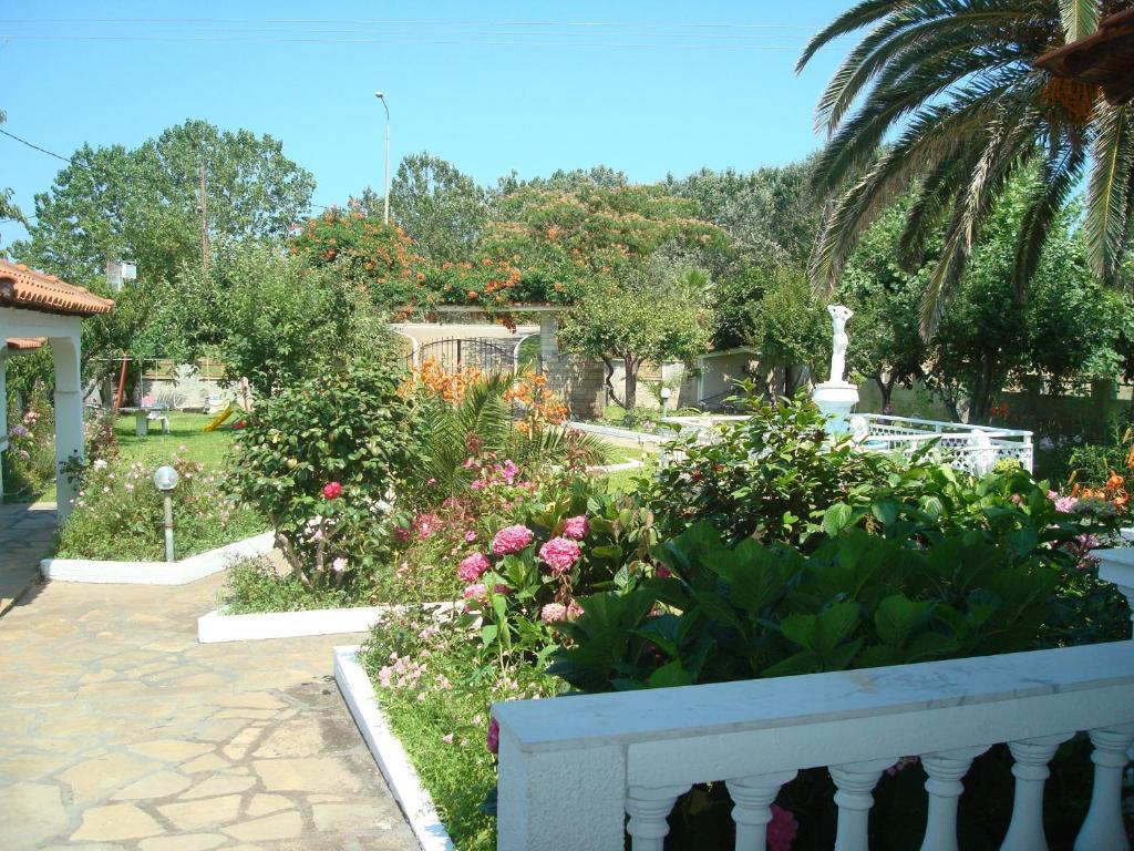 Villa Tonia Apartments Сарті Екстер'єр фото