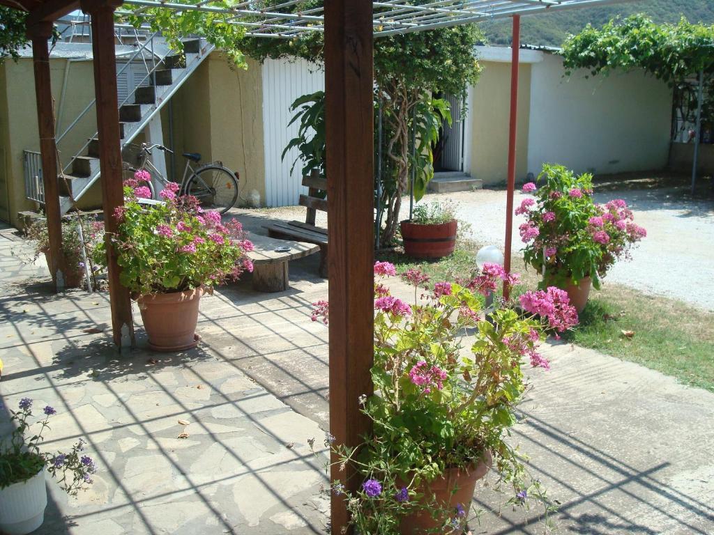 Villa Tonia Apartments Сарті Екстер'єр фото